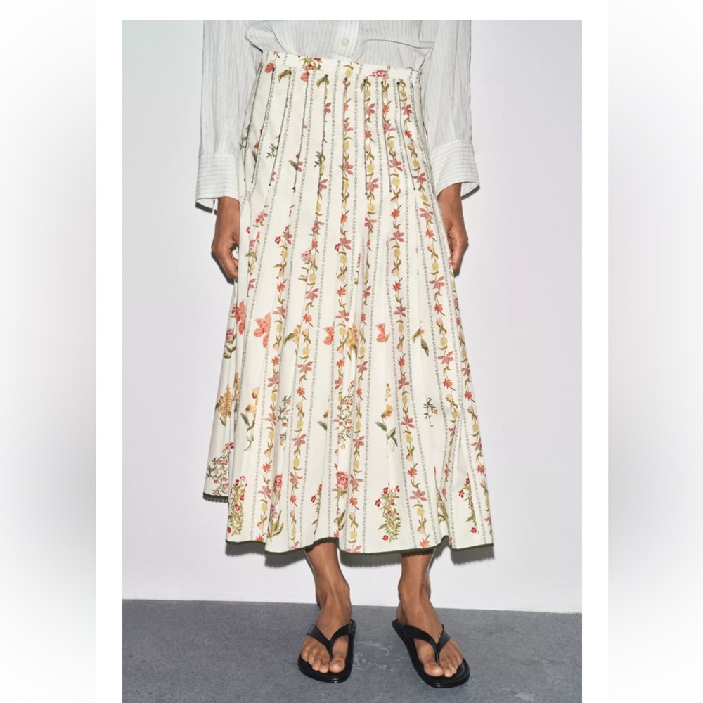 Zara Cream Floral pleated A-Line Skirt - Picture 2 of 2